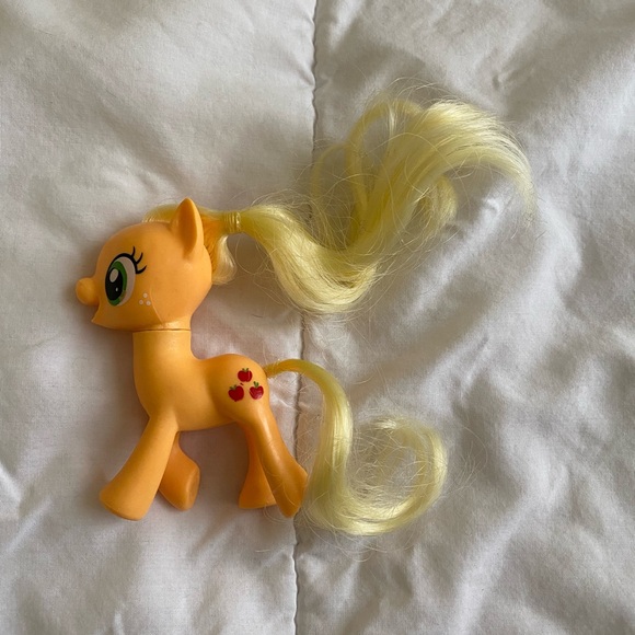My Little Pony Applejack Red Apples Yellow Hair - Picture 3 of 4